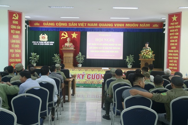 Tập huấn và bồi dưỡng nghiệp vụ cho lực lượng bảo vệ dân phố quận Dương Kinh năm 2023